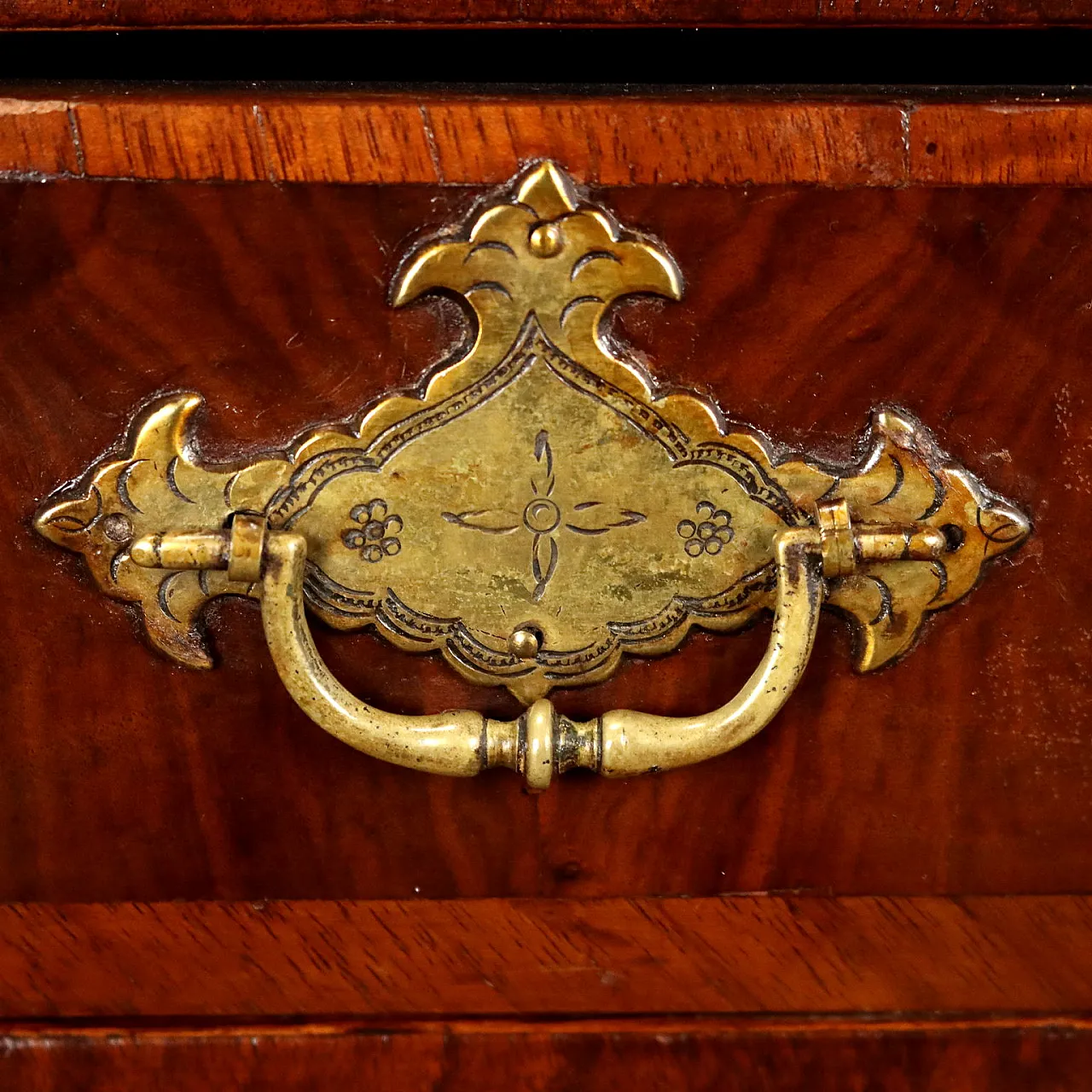 Chippendale walnut and fir writing desk, 18th century 7