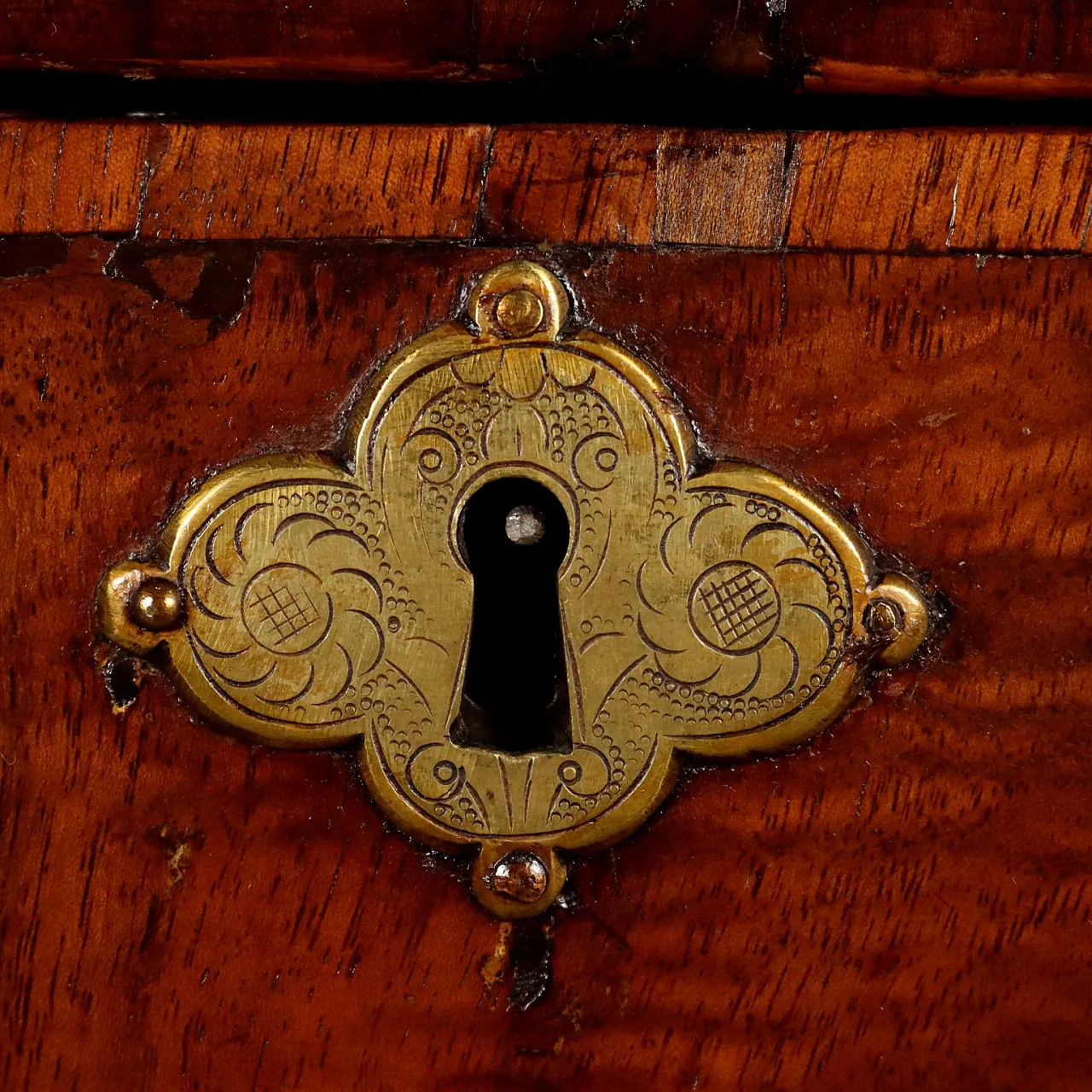 Chippendale walnut and fir writing desk, 18th century 8