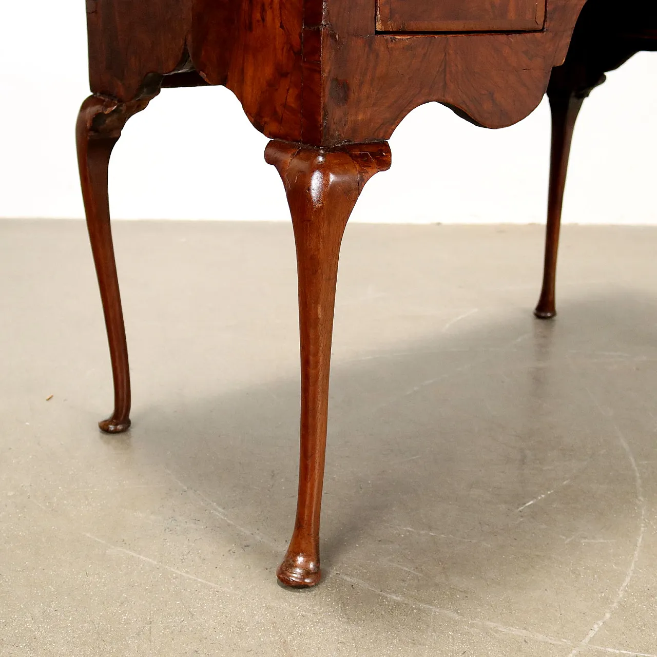 Chippendale walnut and fir writing desk, 18th century 9