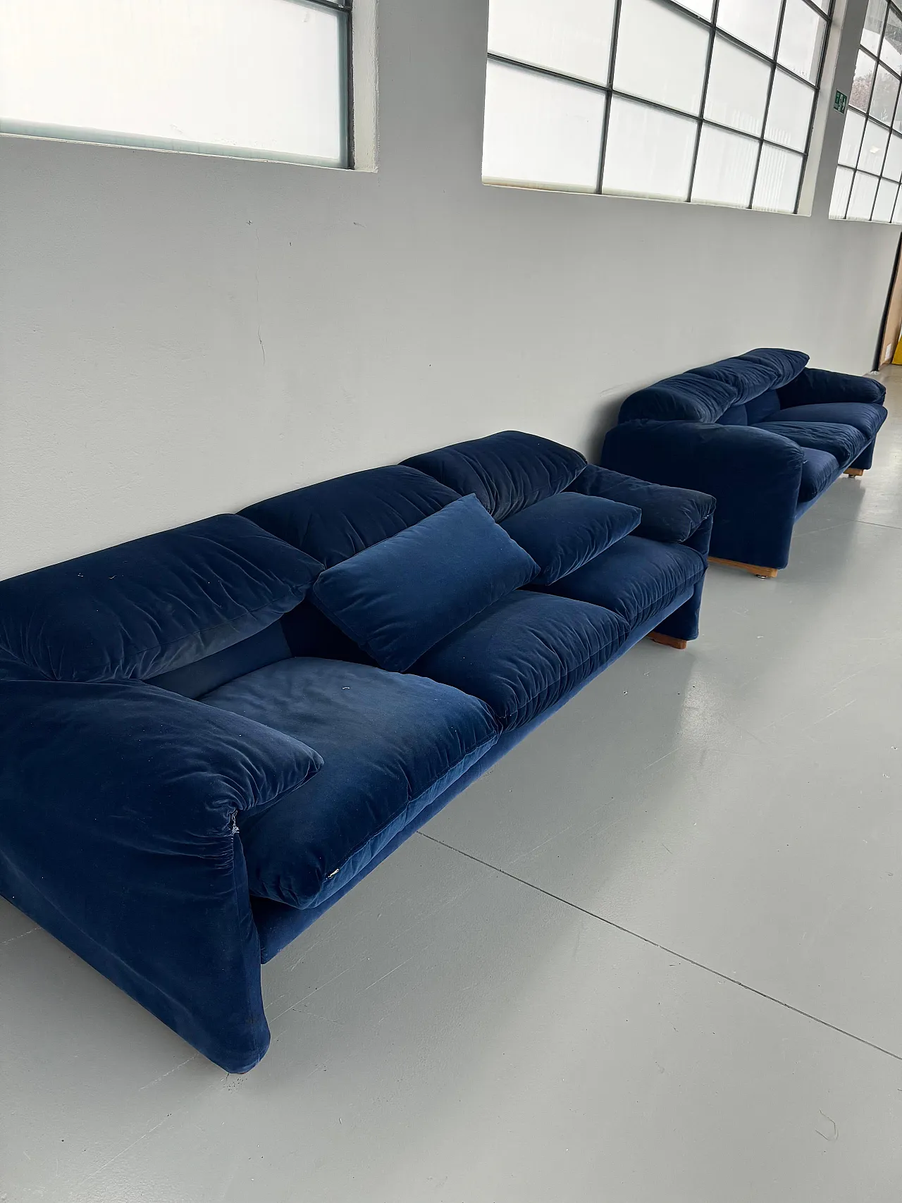 Pair of Maralunga sofas by V.Magistretti for Cassina, 1970s 5