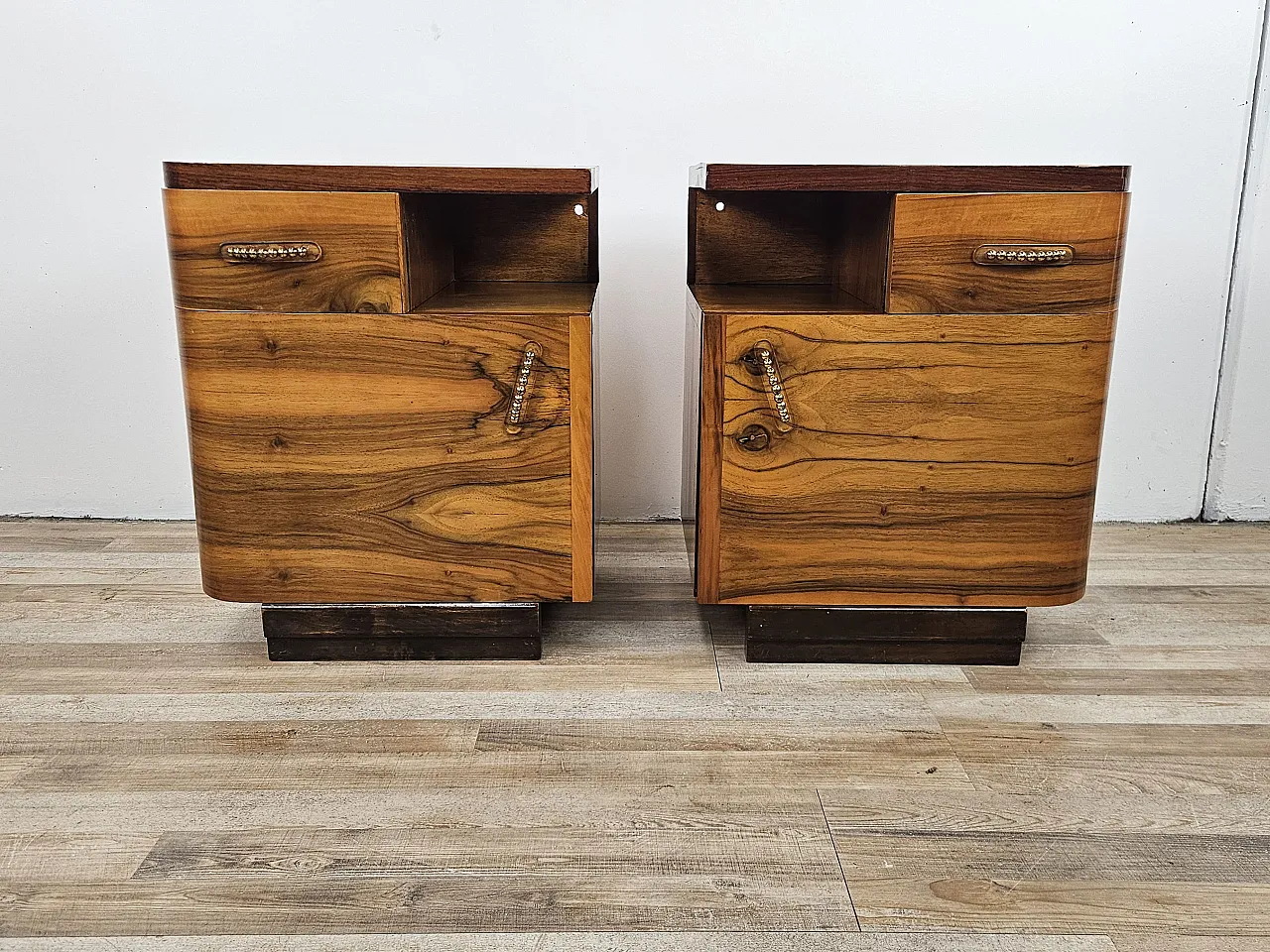 Pair of Decò bedside tables in briar and brass, 40s 2