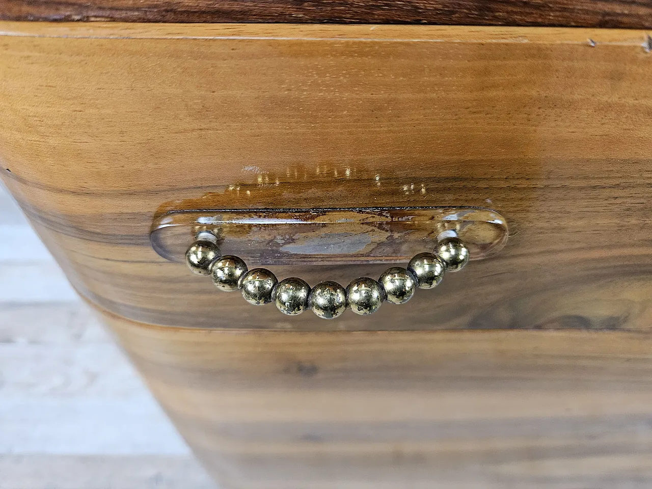 Pair of Decò bedside tables in briar and brass, 40s 12