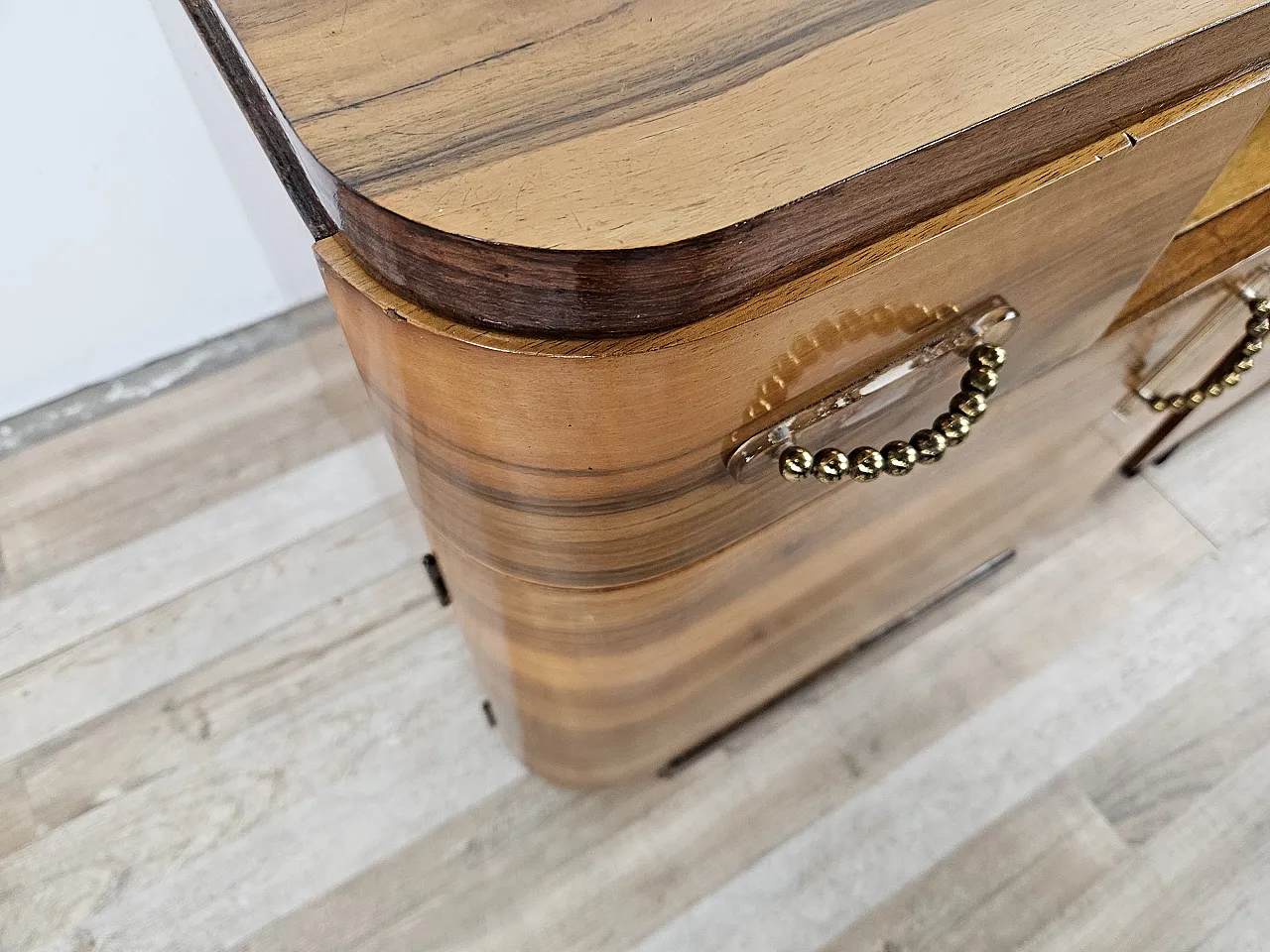 Pair of Decò bedside tables in briar and brass, 40s 13