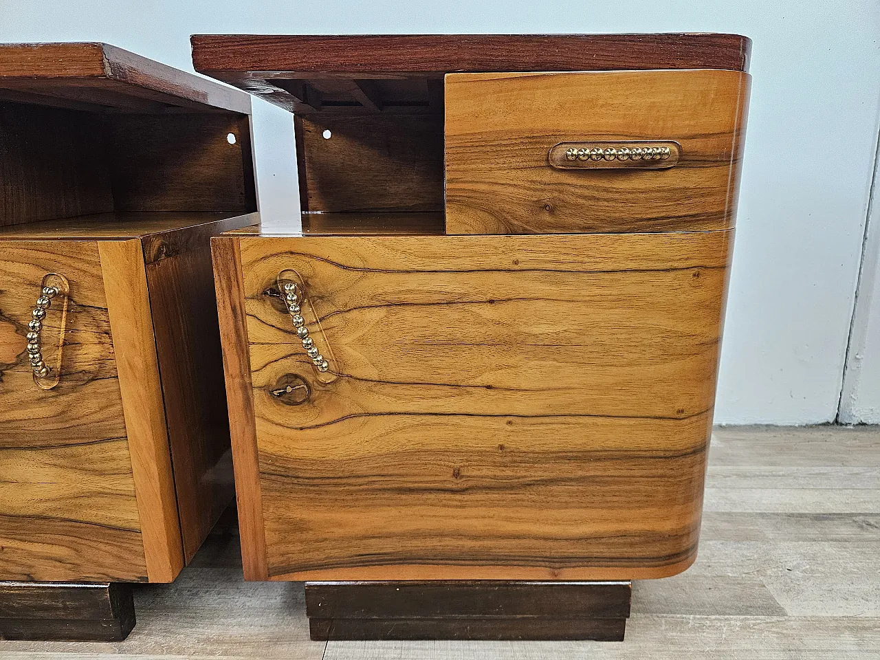 Pair of Decò bedside tables in briar and brass, 40s 14