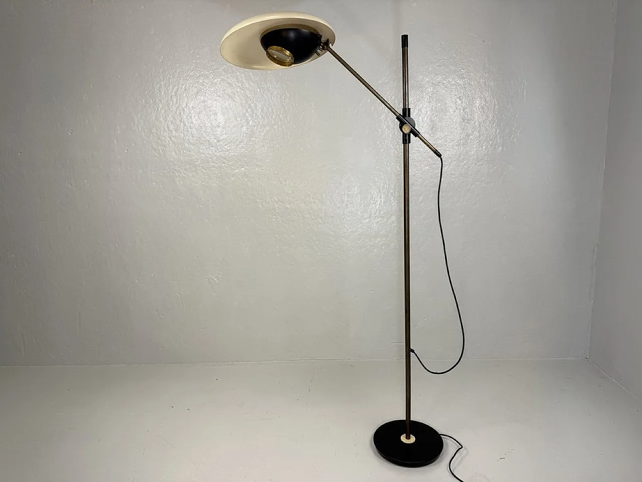 Model 555T Floor Lamp by Oscar Torlasco for Lumi, 1950s 1