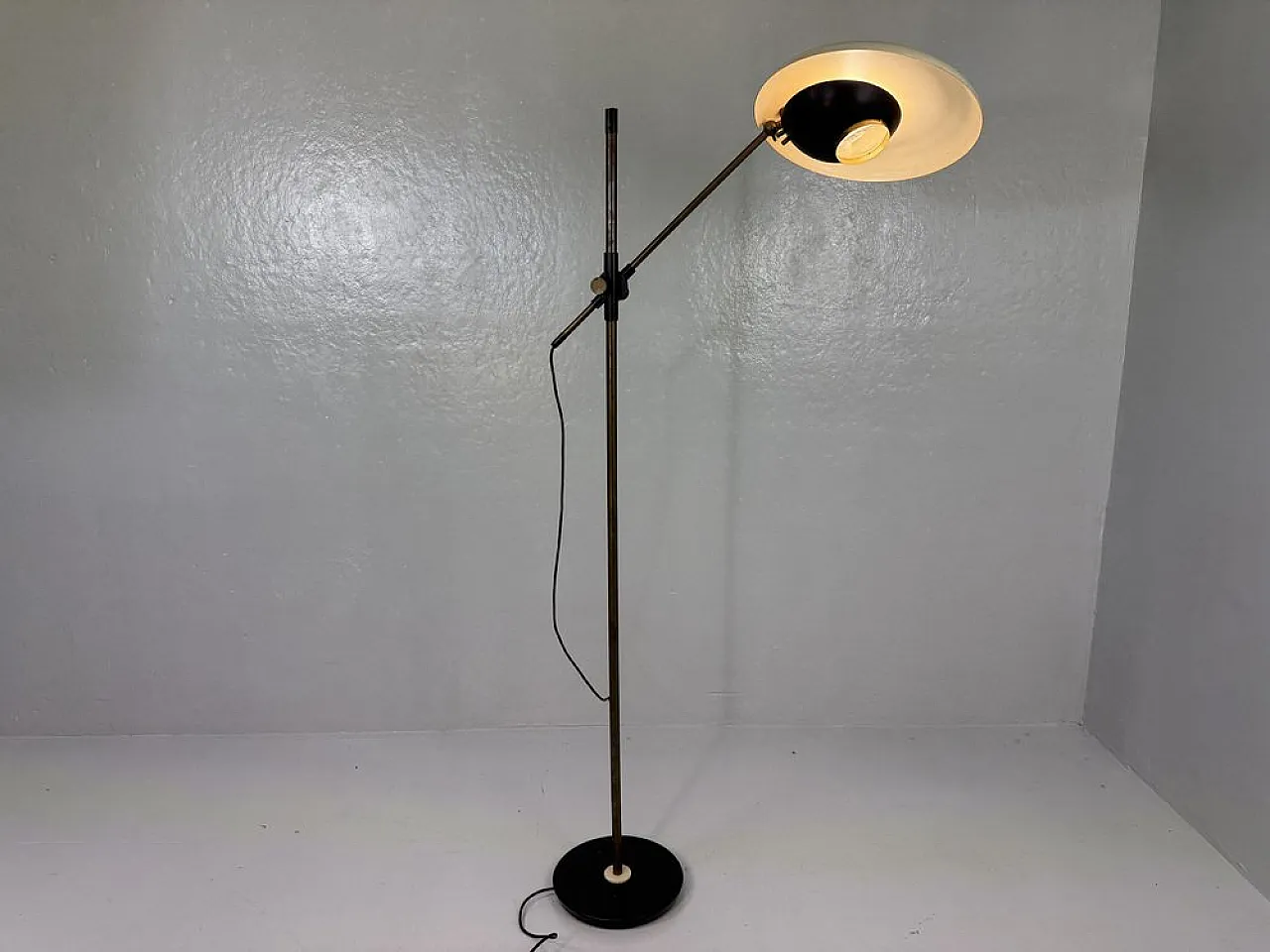 Model 555T Floor Lamp by Oscar Torlasco for Lumi, 1950s 2