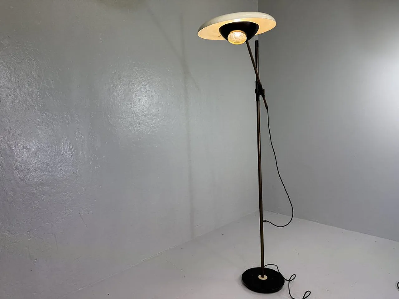 Model 555T Floor Lamp by Oscar Torlasco for Lumi, 1950s 4