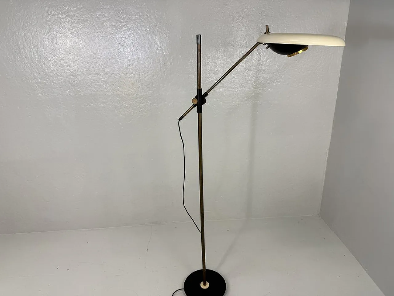 Model 555T Floor Lamp by Oscar Torlasco for Lumi, 1950s 6