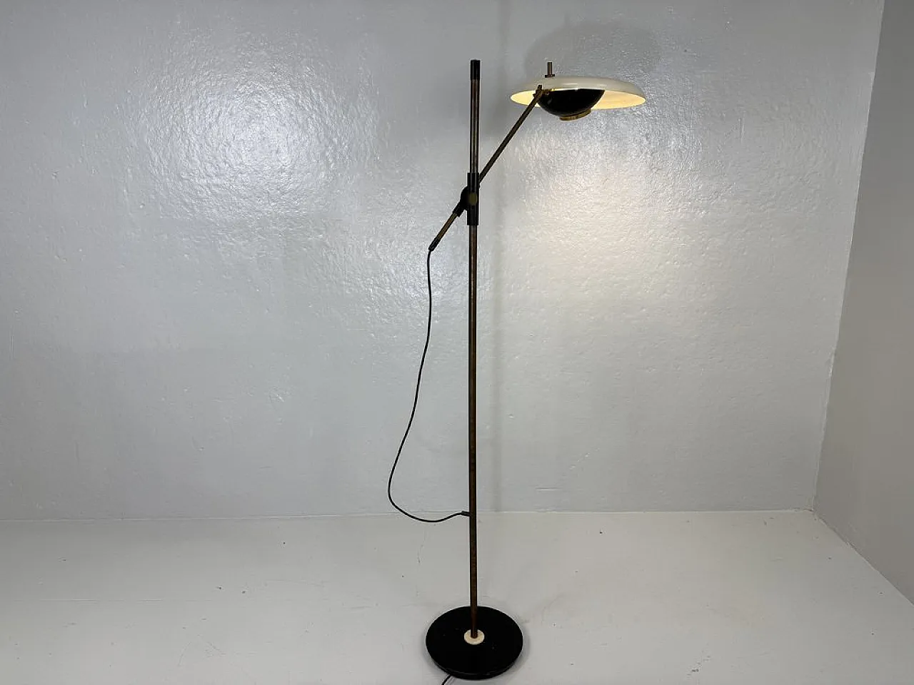 Model 555T Floor Lamp by Oscar Torlasco for Lumi, 1950s 7