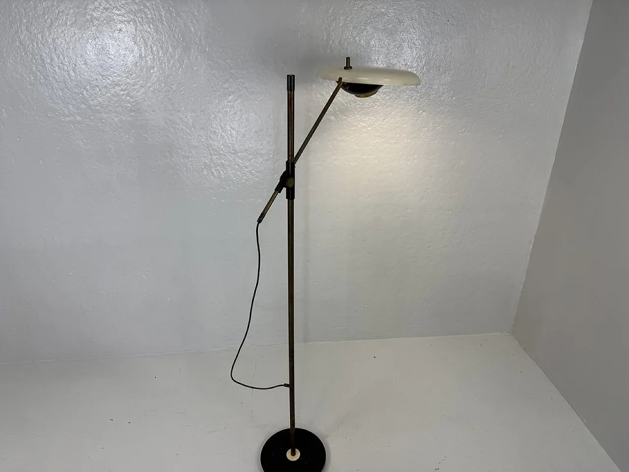 Model 555T Floor Lamp by Oscar Torlasco for Lumi, 1950s 8