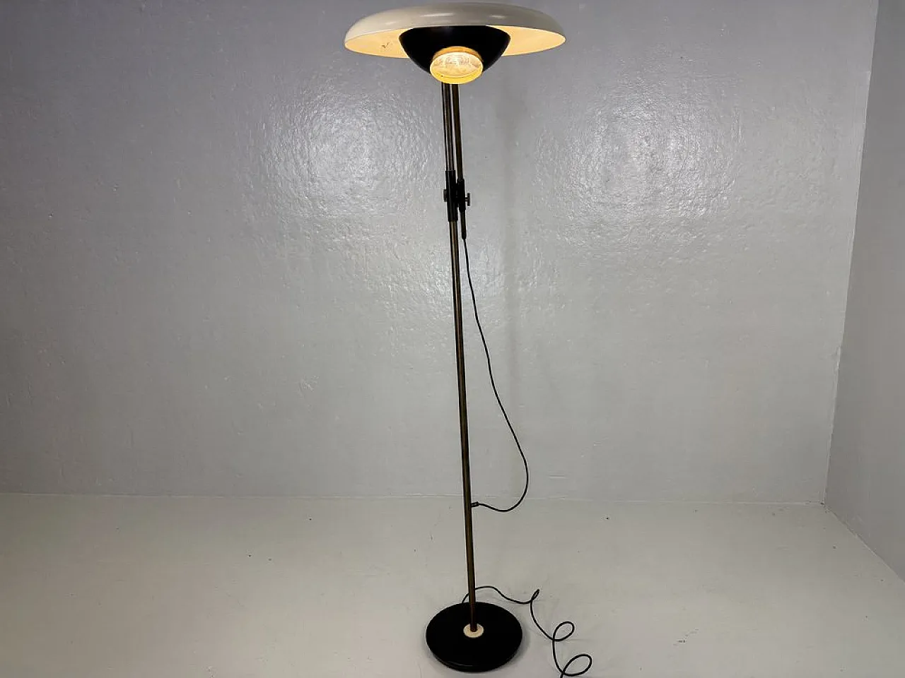 Model 555T Floor Lamp by Oscar Torlasco for Lumi, 1950s 10