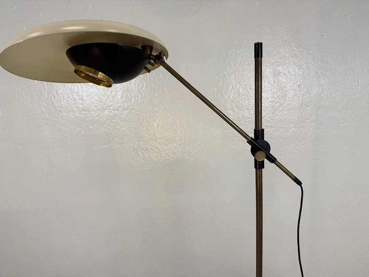 Model 555T Floor Lamp by Oscar Torlasco for Lumi, 1950s 12