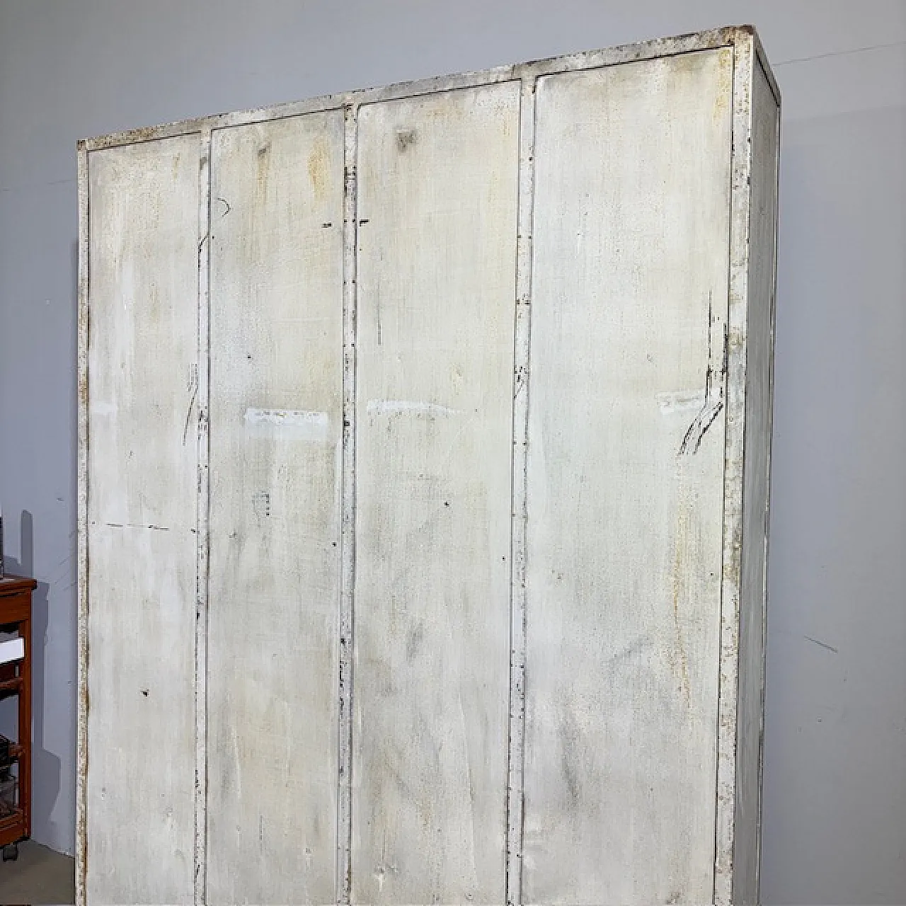 White iron changing room wardrobe industrial style, 1930 3