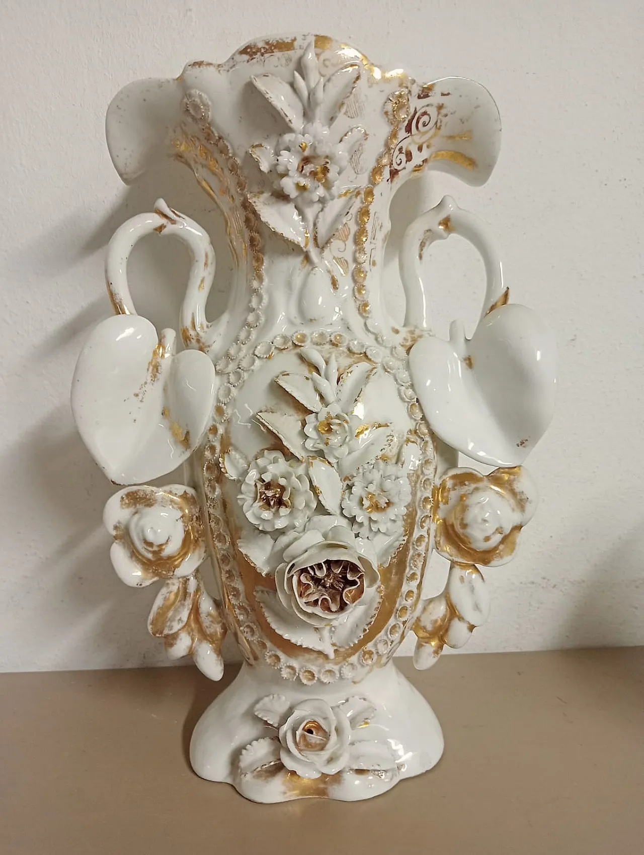 Parisian porcelain vase, 19th century 4