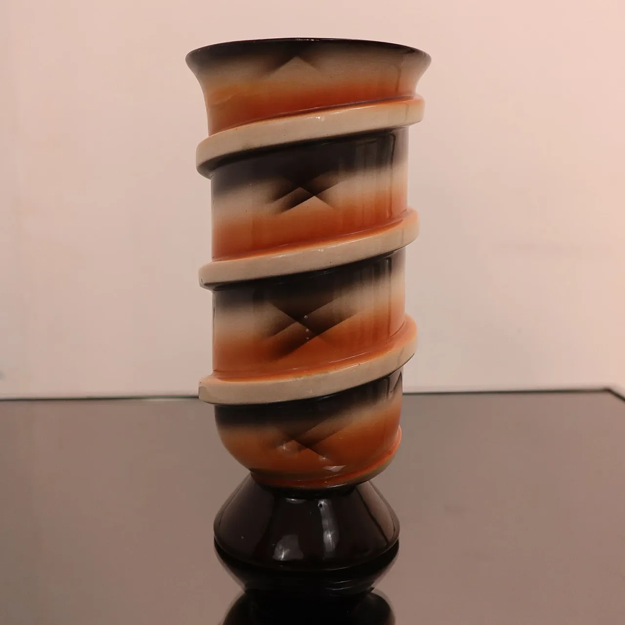 Futurist Art Deco vase, 30s 1