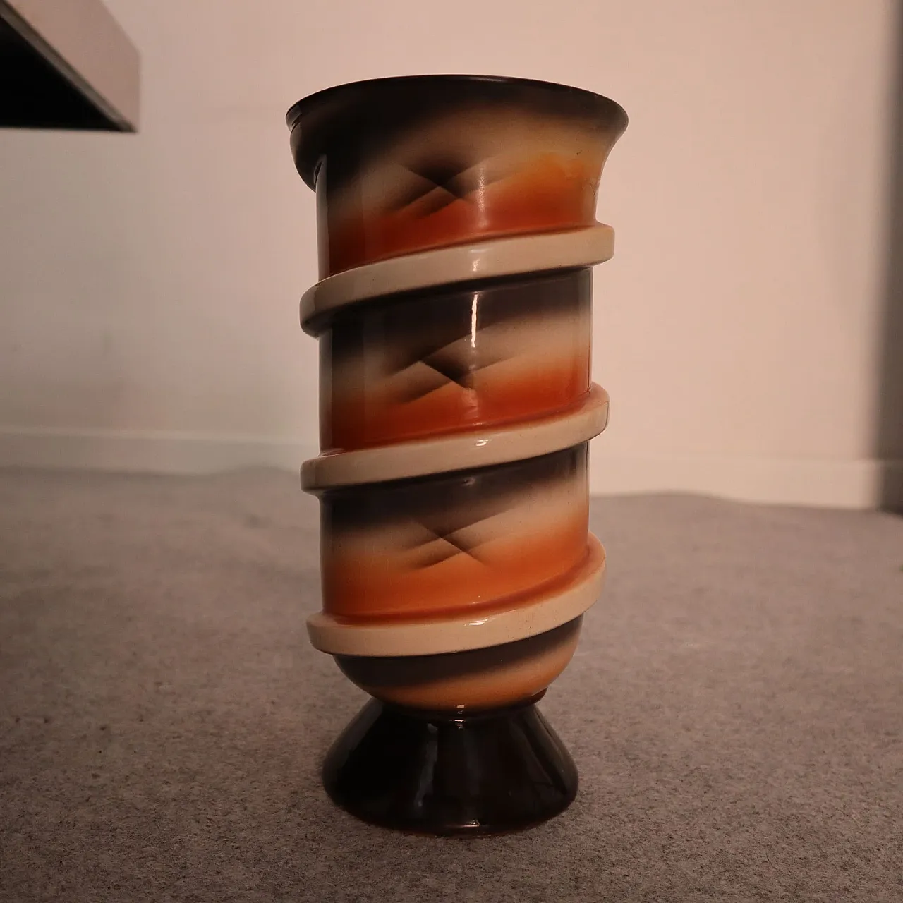 Futurist Art Deco vase, 30s 5