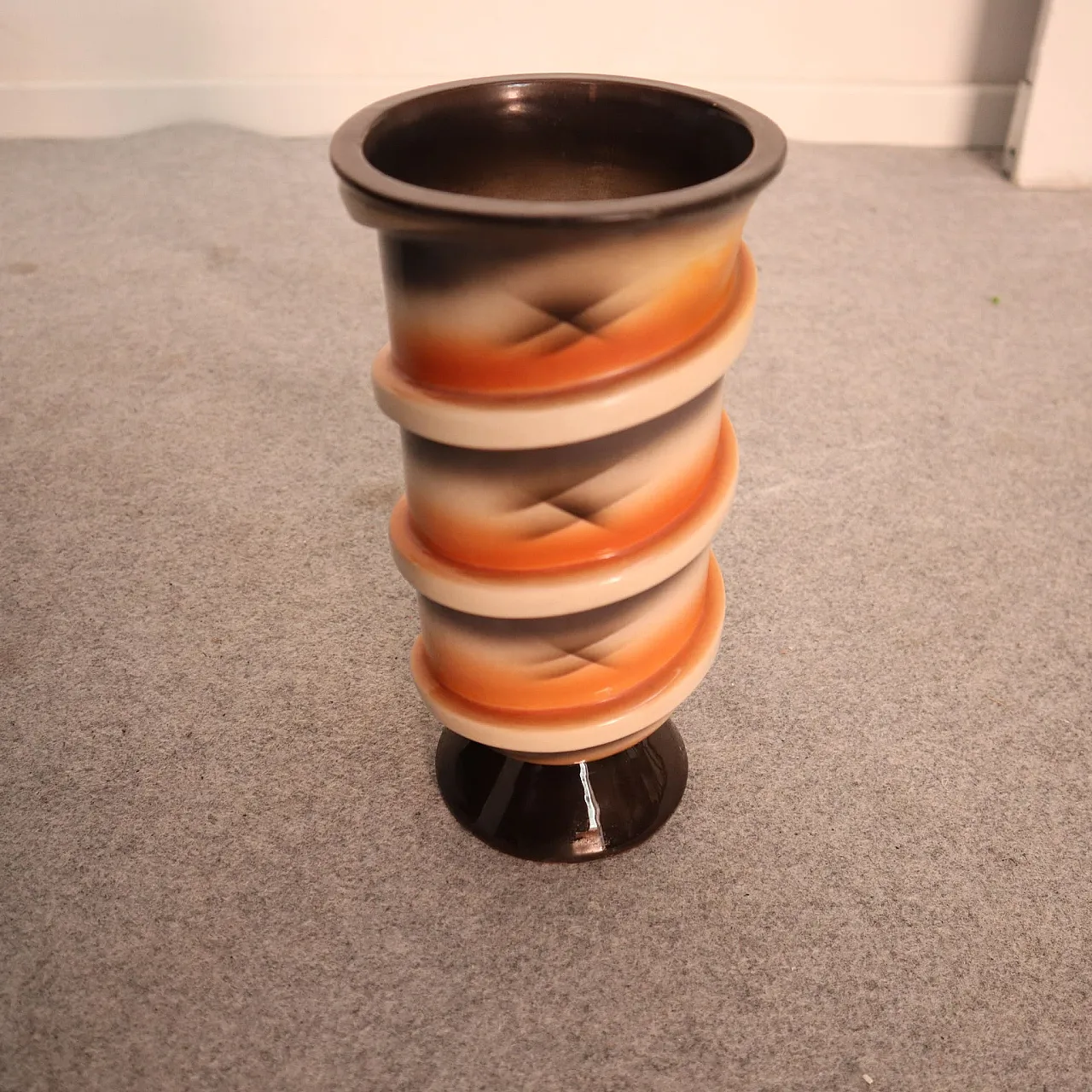 Futurist Art Deco vase, 30s 6