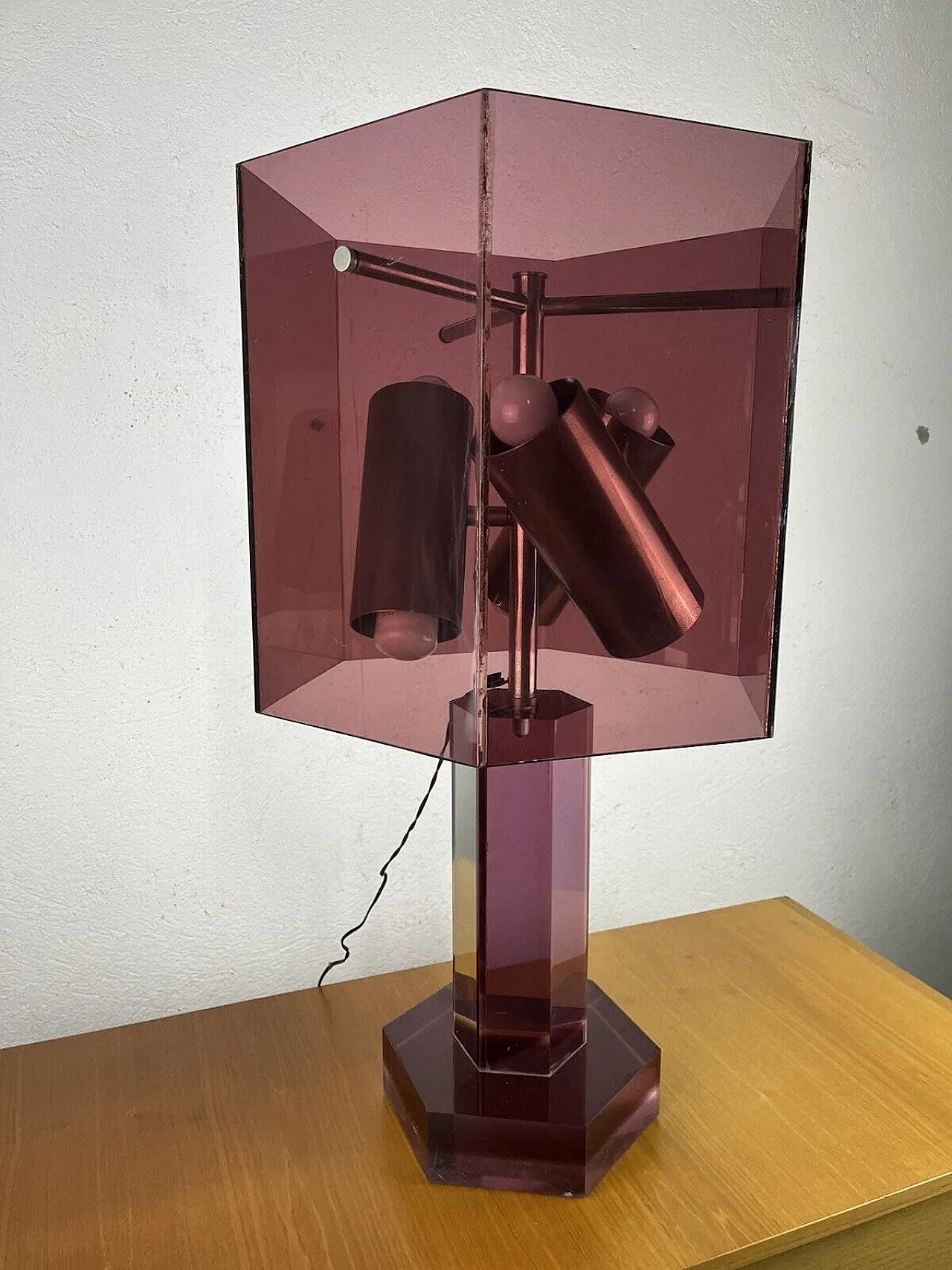 Lampada tavolo plexi bordeaux, anni '60 3