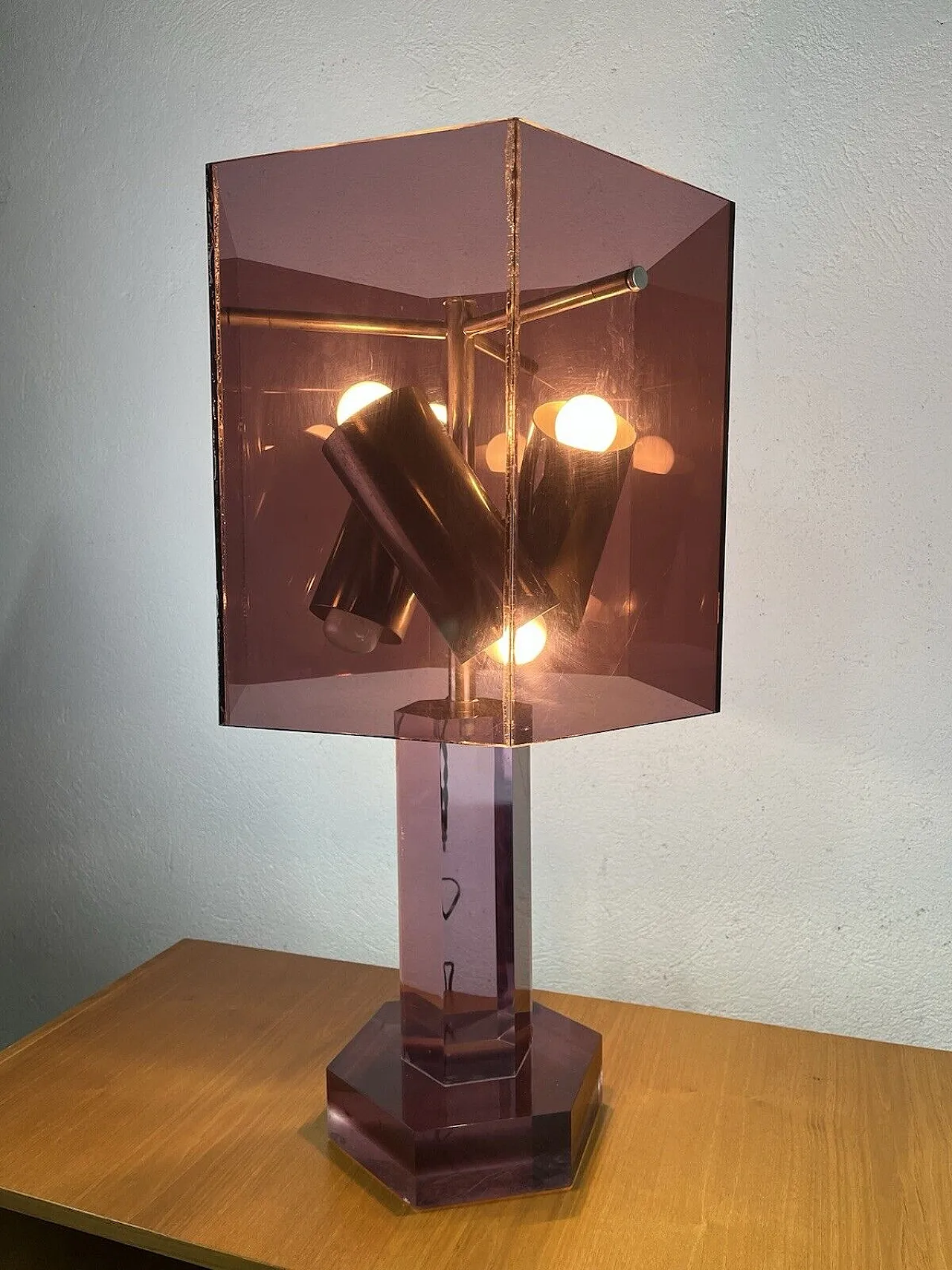 Lampada tavolo plexi bordeaux, anni '60 15