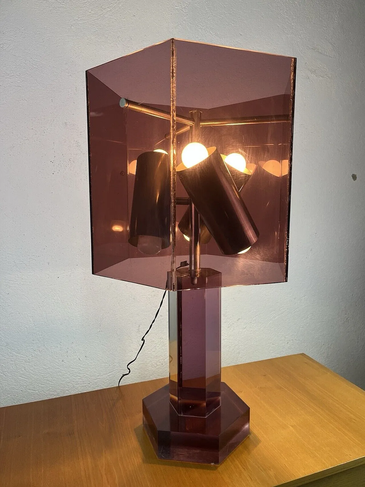 Lampada tavolo plexi bordeaux, anni '60 16