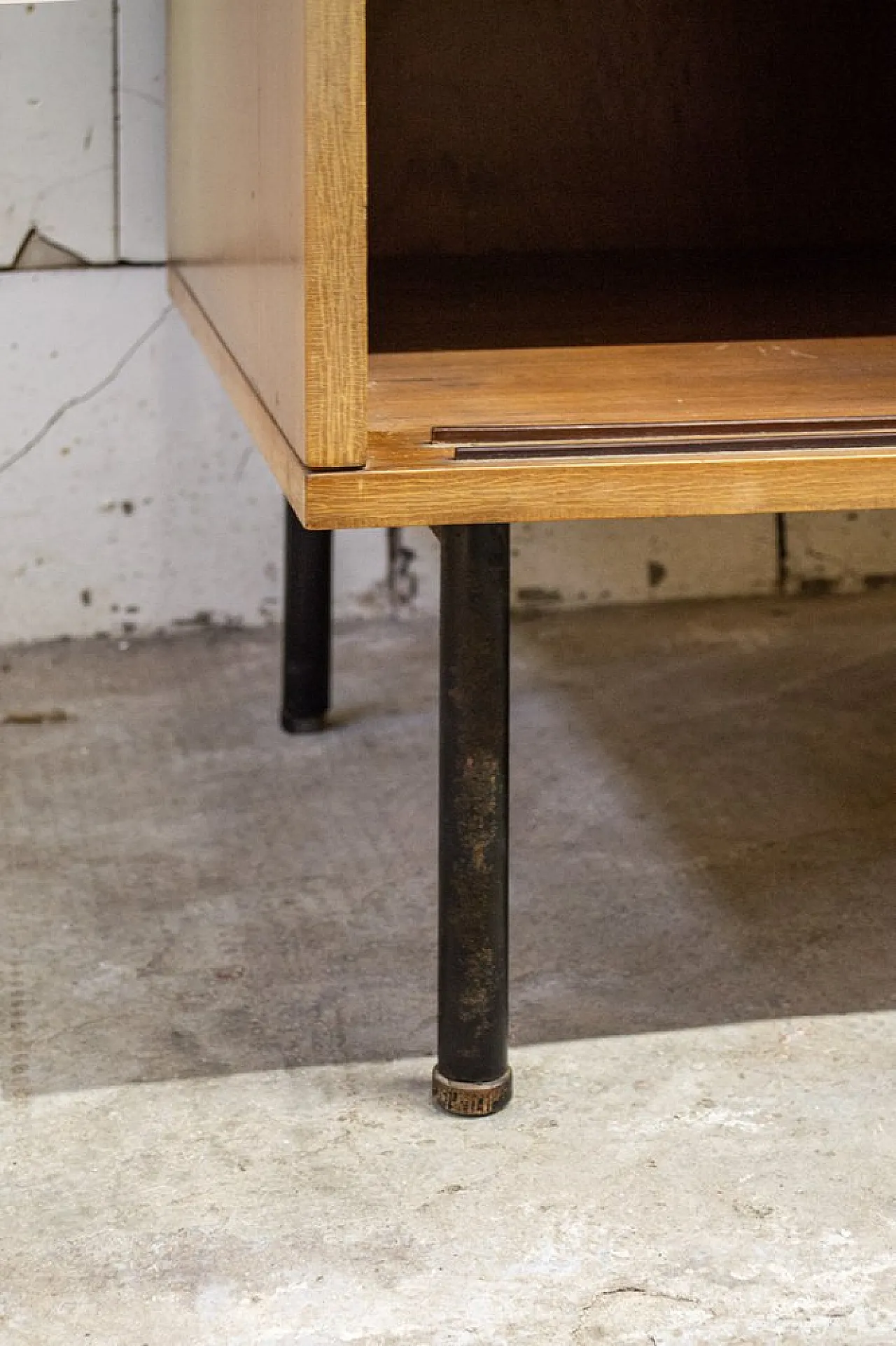 Credenza in legno e ferro di Leonardo Fiori per ISA Bergamo, anni '50 6