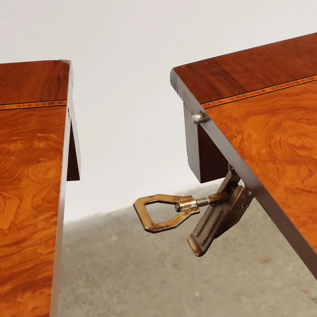 English extending wooden table, 20th century 4