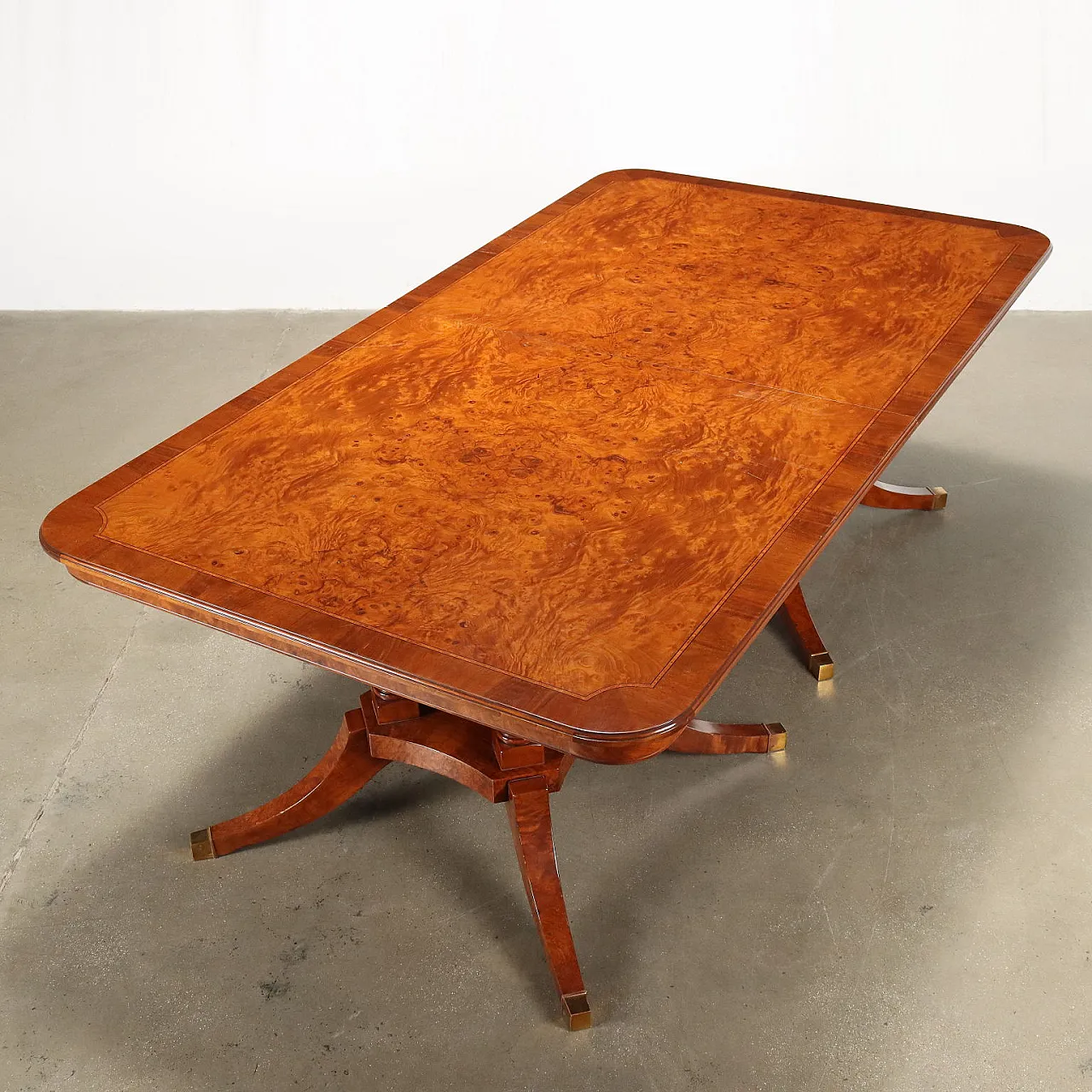 English extending wooden table, 20th century 5