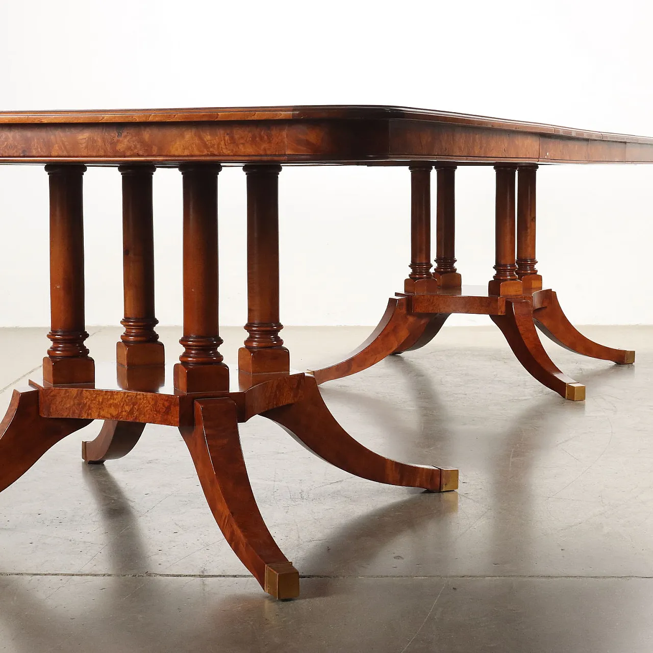 English extending wooden table, 20th century 8