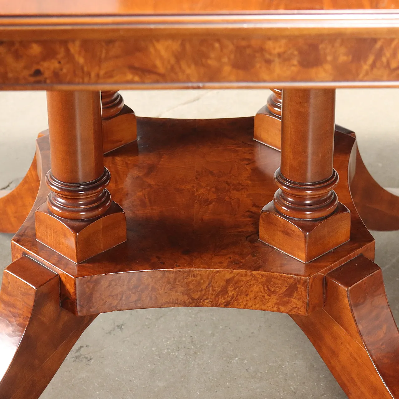 English extending wooden table, 20th century 10