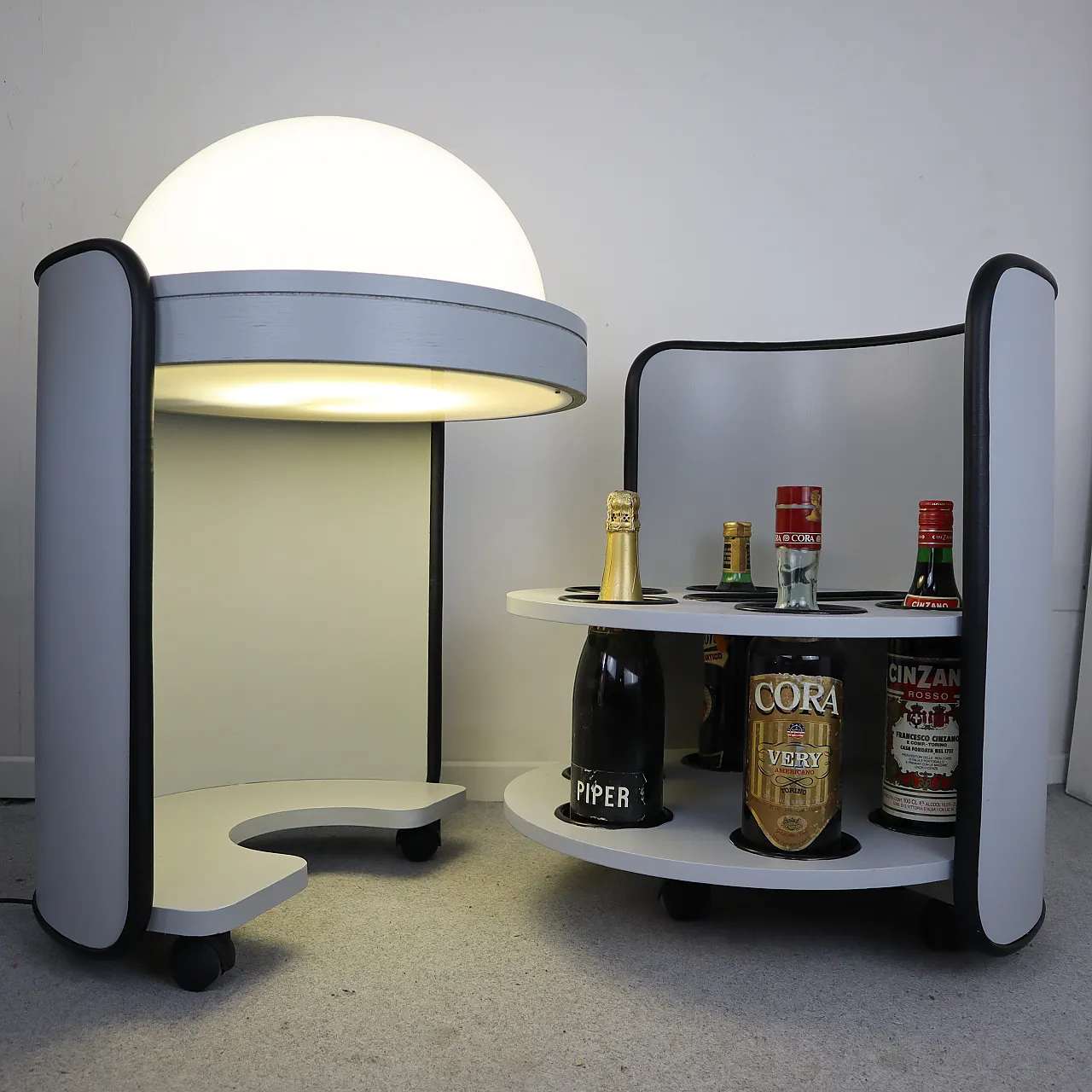 Space Age Bar cabinet with lamp by Luigi Massoni, 1970s 8