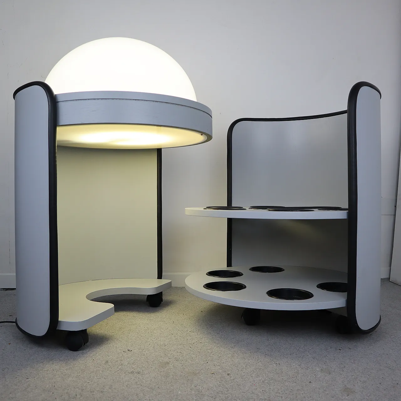 Space Age Bar cabinet with lamp by Luigi Massoni, 1970s 9