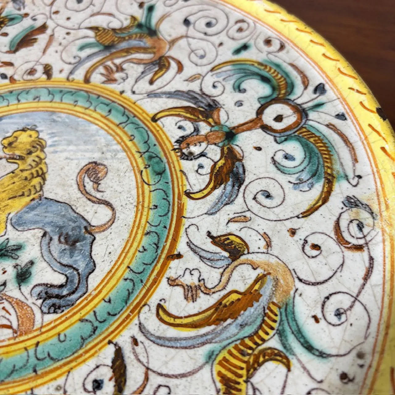 Crespina dish Deruta with lion, 17th century 5