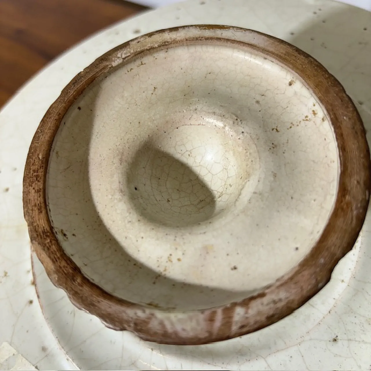 Crespina dish Deruta with lion, 17th century 11