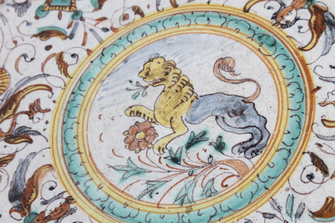 Crespina dish Deruta with lion, 17th century 13