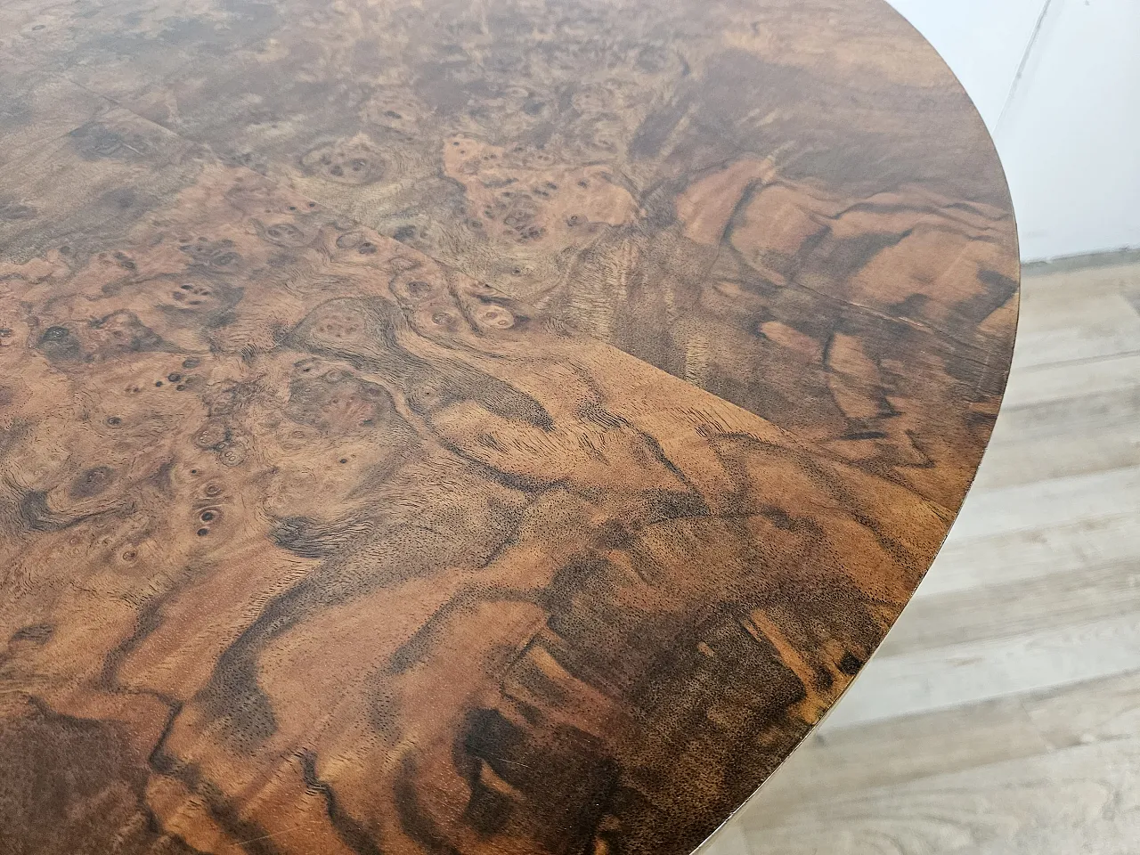 Rotondo art table Decò in walnut, 40s 5