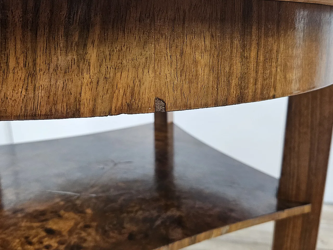 Rotondo art table Decò in walnut, 40s 17