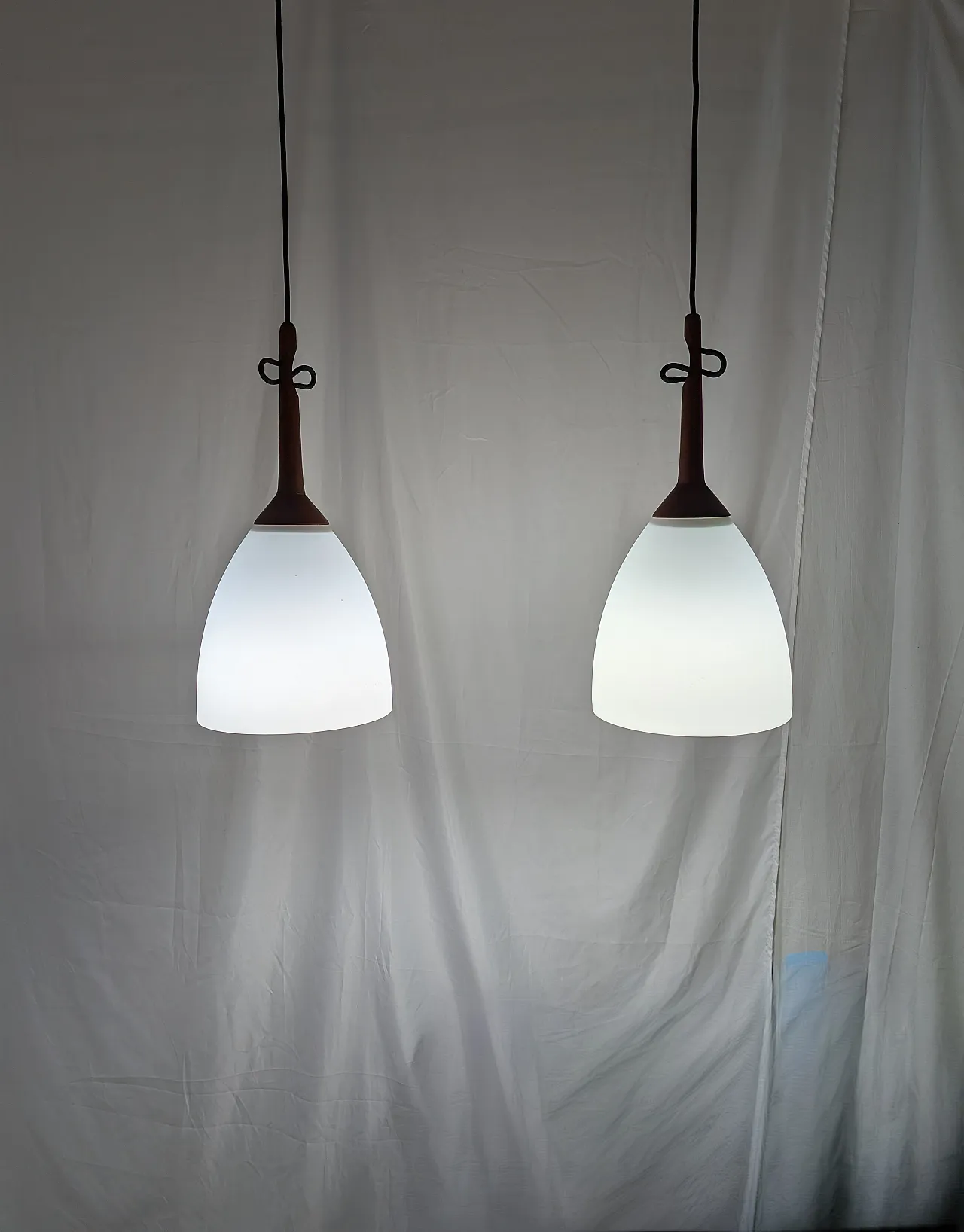 Couple suspension lamps mid-center 50s 13