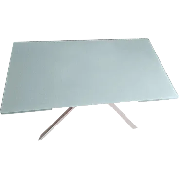 Extendable glass table