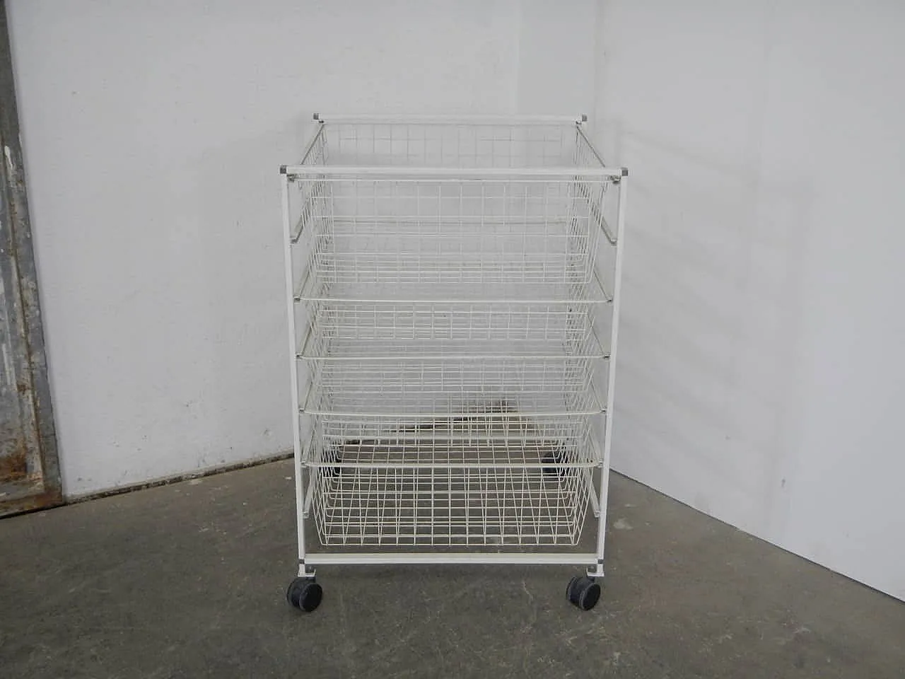 Exhibition trolley with drawers, 1970 2