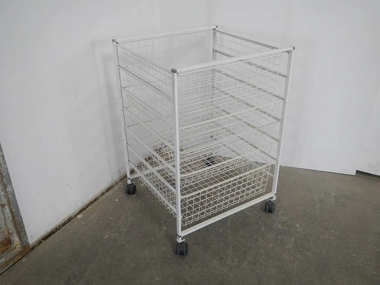 Exhibition trolley with drawers, 1970 3