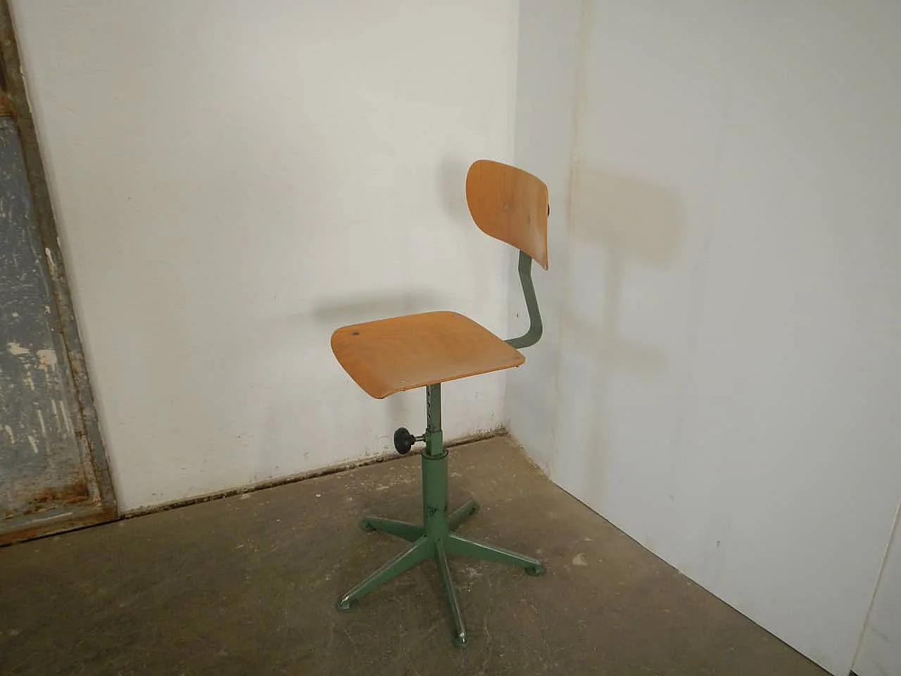 Swivel stool with back, 70s 3