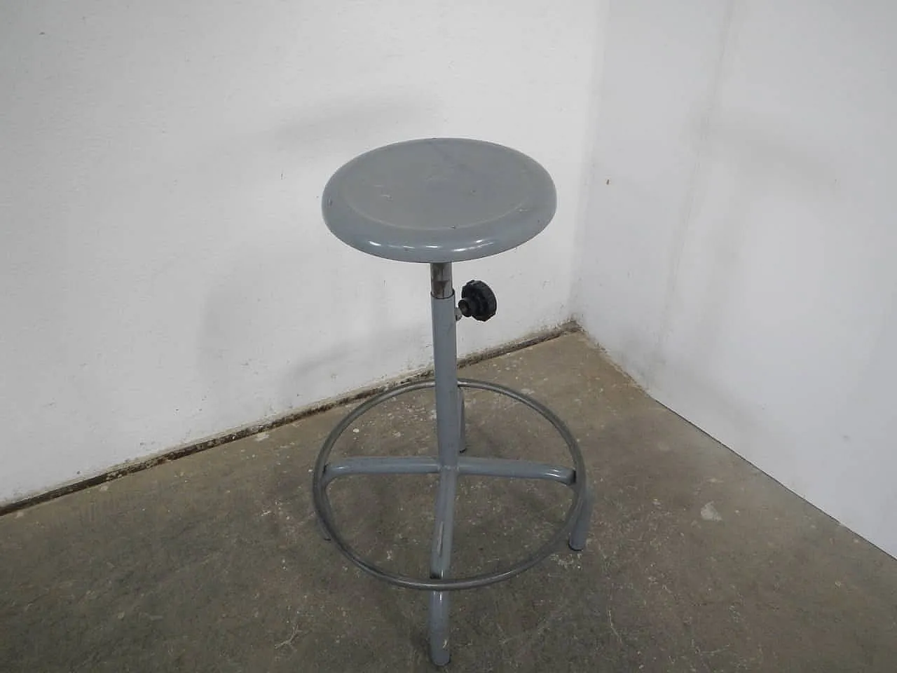 Righly stool in iron 1970 1