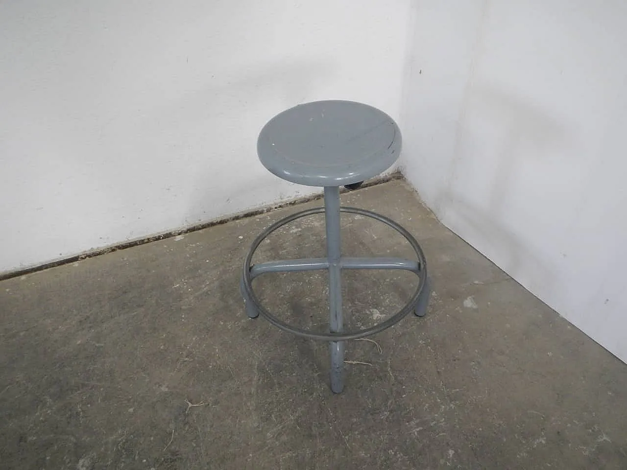 Righly stool in iron 1970 2