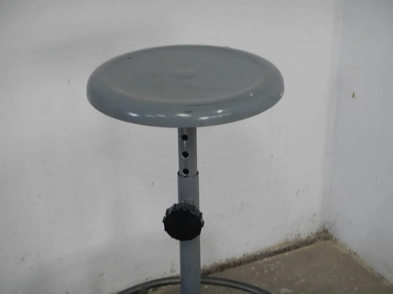 Righly stool in iron 1970 6