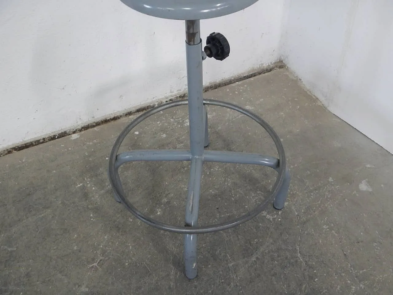 Righly stool in iron 1970 7