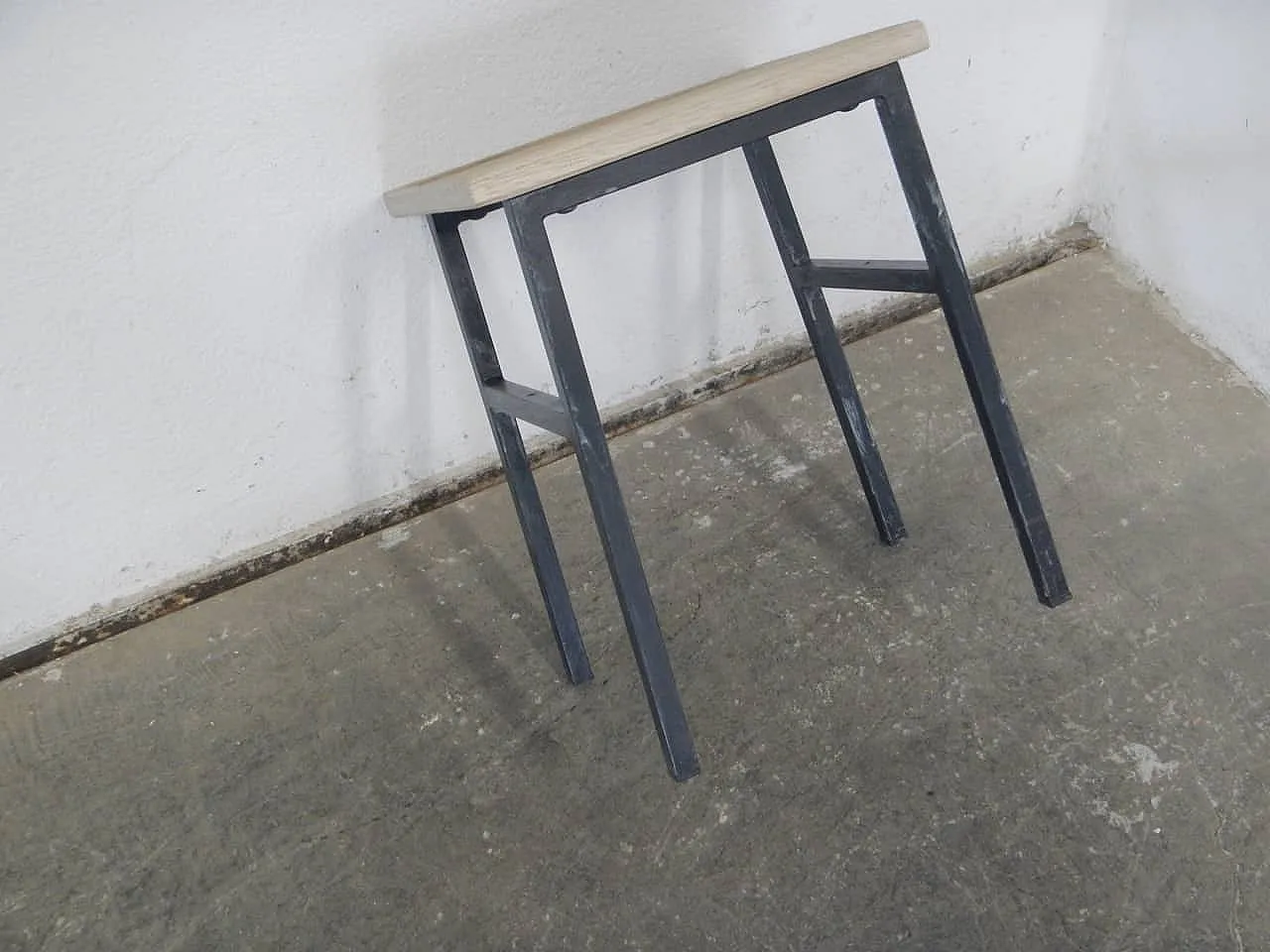 Black iron stool, 1970 3