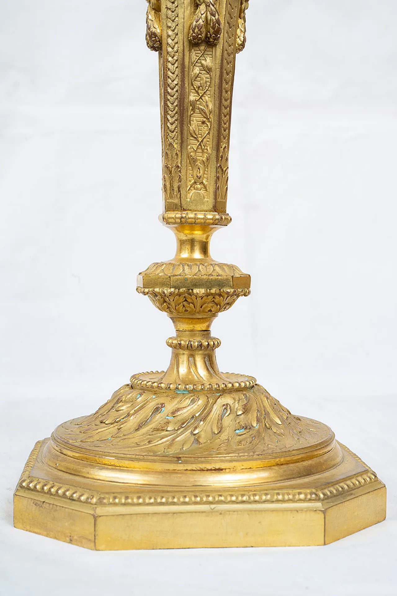 Pair of ancient golden bronze candlesticks, France, 19th century. 6