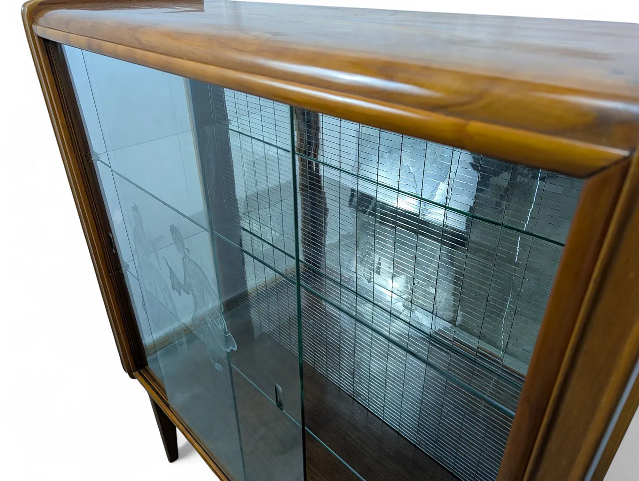 Mirrored bar cabinet in walnut and engraved glass, 1950s 5