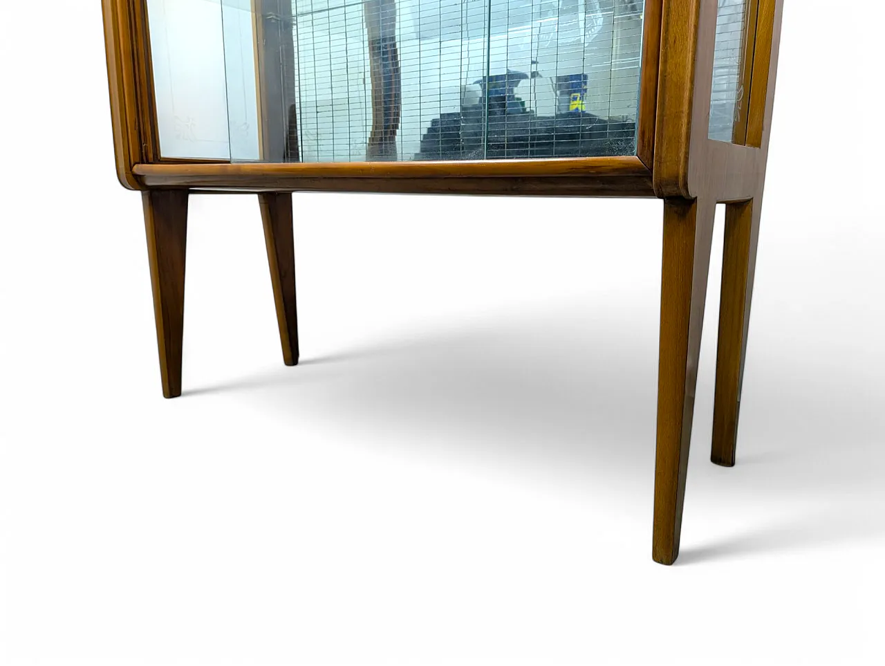 Mirrored bar cabinet in walnut and engraved glass, 1950s 7