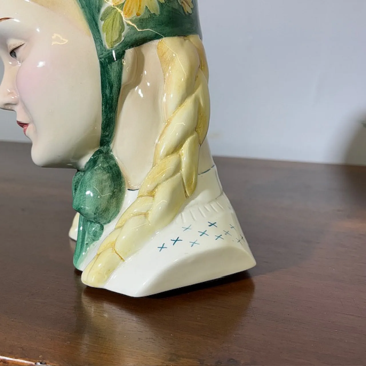 Decò Girl with handkerchief by Antonio Ronzan in ceramic, 40s 5